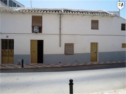 Dit is een groot pand gelegen in de stad Cartoajal, dicht bij alle lokale voorzieningen en op slechts een klein eindje rijden van de historische stad Antequera in de provincie Malaga in Andalusië, Spanje. Dit is een rustiek huis vol karakter, van bin...